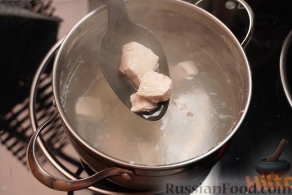 Красный борщ с кабачками и куриным филе Красный борщ с кабачками и куриным филе