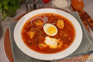 Красный борщ с кабачками и куриным филе