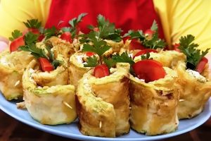 Лучшая закуска лета: кабачковые рулетики с неожиданной начинкой. Рецепт без лишних хлопот