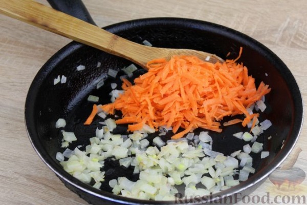 Красный борщ со свиными рёбрами, квашеной капустой и кукурузой Красный борщ со свиными рёбрами, квашеной капустой и кукурузой