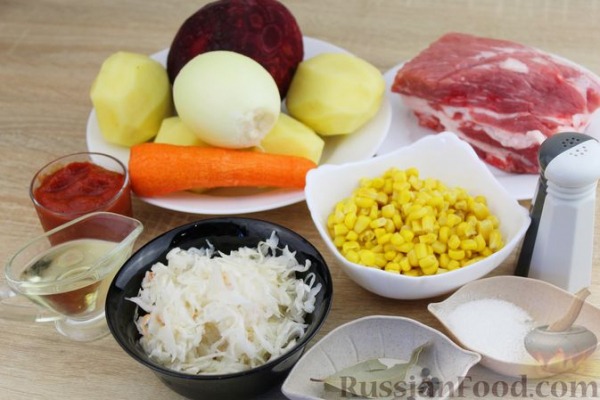 Красный борщ со свиными рёбрами, квашеной капустой и кукурузой Красный борщ со свиными рёбрами, квашеной капустой и кукурузой