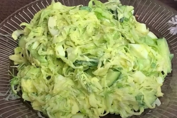 Хрустящий, сочный и вкусный! Летний салат из капусты: простой рецепт на скорую руку Хрустящий, сочный и вкусный! Летний салат из капусты: простой рецепт на скорую руку