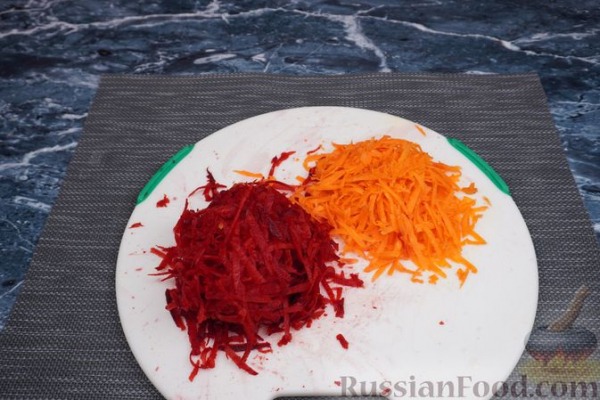 Красный борщ с кабачками и куриным филе Красный борщ с кабачками и куриным филе