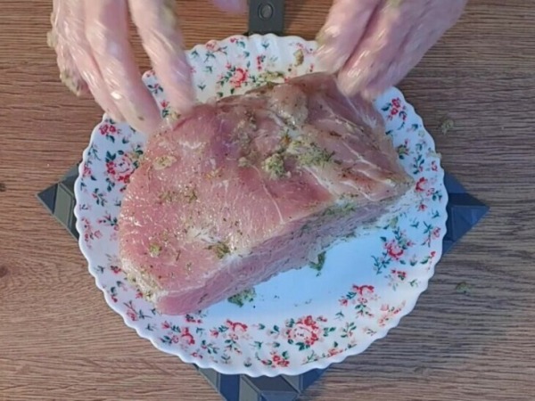 Мясная нарезка на праздничный стол Мясная нарезка на праздничный стол