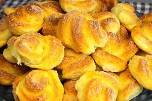 «Розочки» из творожного теста! Легкий рецепт ароматного печенья к чаю: просто и вкусно!