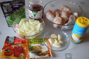 Рецепт: Куриные голени с грузинскими травами — запечённые в духовке