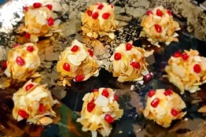 Сырные шарики с медом