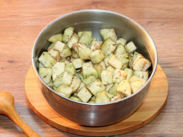 Салат с моцареллой чильеджина Салат с моцареллой чильеджина