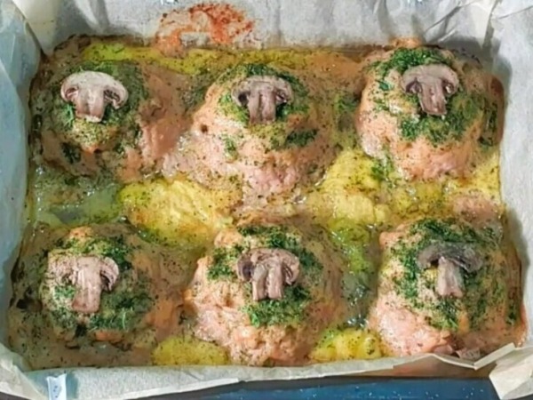 Мясные пенечки с грибами под соусом
