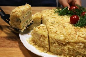 Закусочный торт-салат «Наполеон». Рецепт шикарной закуски на праздничный стол!