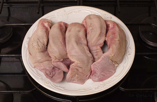 Язык с грибами и орехами Язык с грибами и орехами