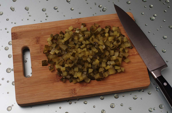 Салат «Столичный» с курицей Салат «Столичный» с курицей