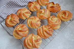 Домашние булочки с сахаром
