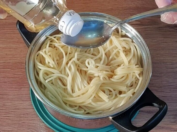 Куриная печень с грибами в соусе