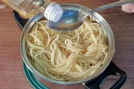 Куриная печень с грибами в соусе