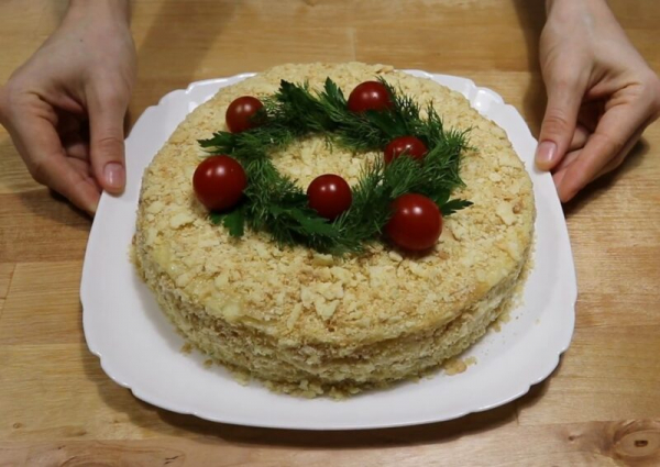Закусочный торт-салат &laquo;Наполеон&raquo;. Рецепт шикарной закуски на праздничный стол!