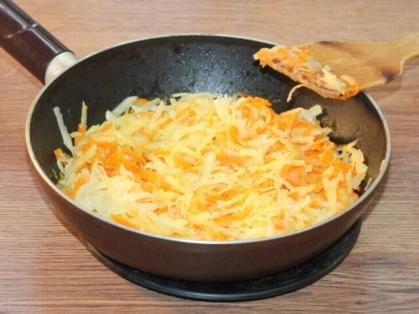 Куриные котлеты на кабачковой подушке