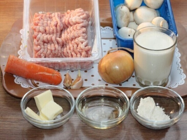 Мясные пенечки с грибами под соусом