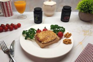 Свинина под сыром с помидорами и орехами