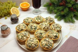 Тарталетки с курицей и грибами