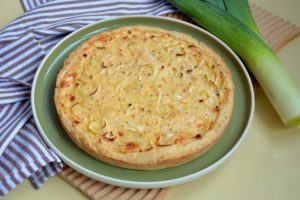 Пирог с сыром и луком-порей