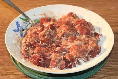 Куриная печень с грибами в соусе