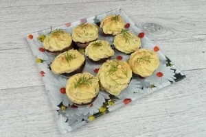 Горячая закуска из шампиньонов и картофеля для новогоднего стола 2026