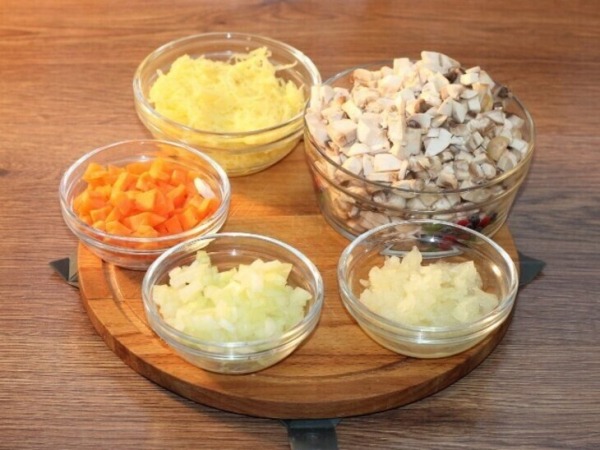 Мясные пенечки с грибами под соусом