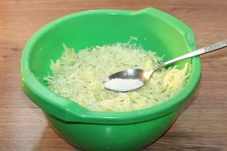 Лепешки из кабачков и гречневой крупы Лепешки из кабачков и гречневой крупы