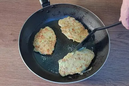 Лепешки из кабачков и гречневой крупы Лепешки из кабачков и гречневой крупы