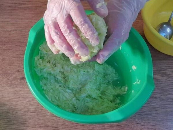 Лепешки из кабачков и гречневой крупы Лепешки из кабачков и гречневой крупы