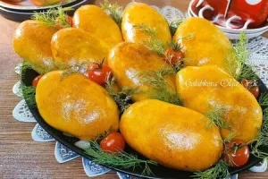 Пышные пирожки с жаренным луком и яйцом