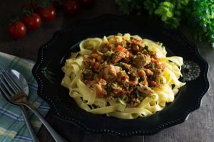 Паста с консервированным тунцом
