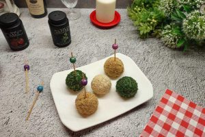 Закусочные шарики из курицы и грибов