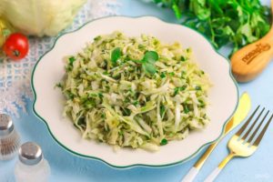 Постный салат из капусты